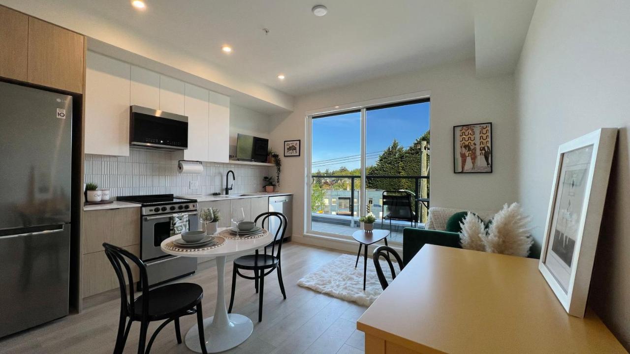 Hillside Oasis By Iris Properties! Victoria Eksteriør bilde