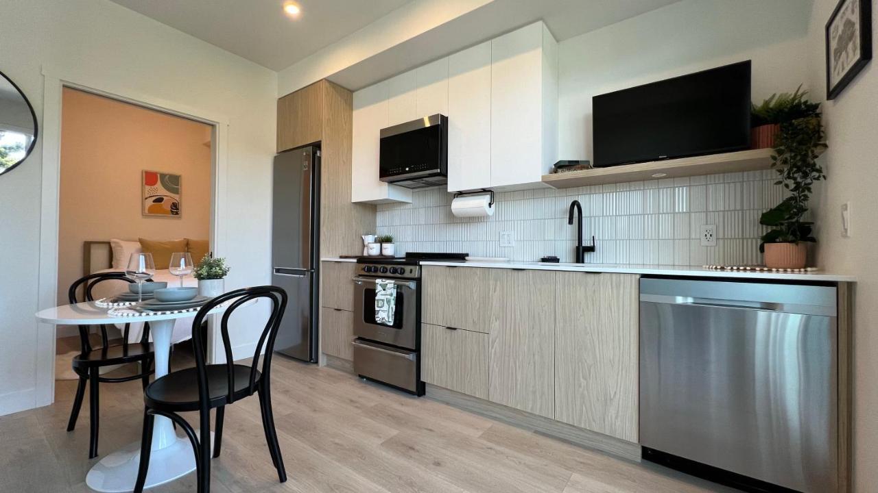 Hillside Oasis By Iris Properties! Victoria Eksteriør bilde