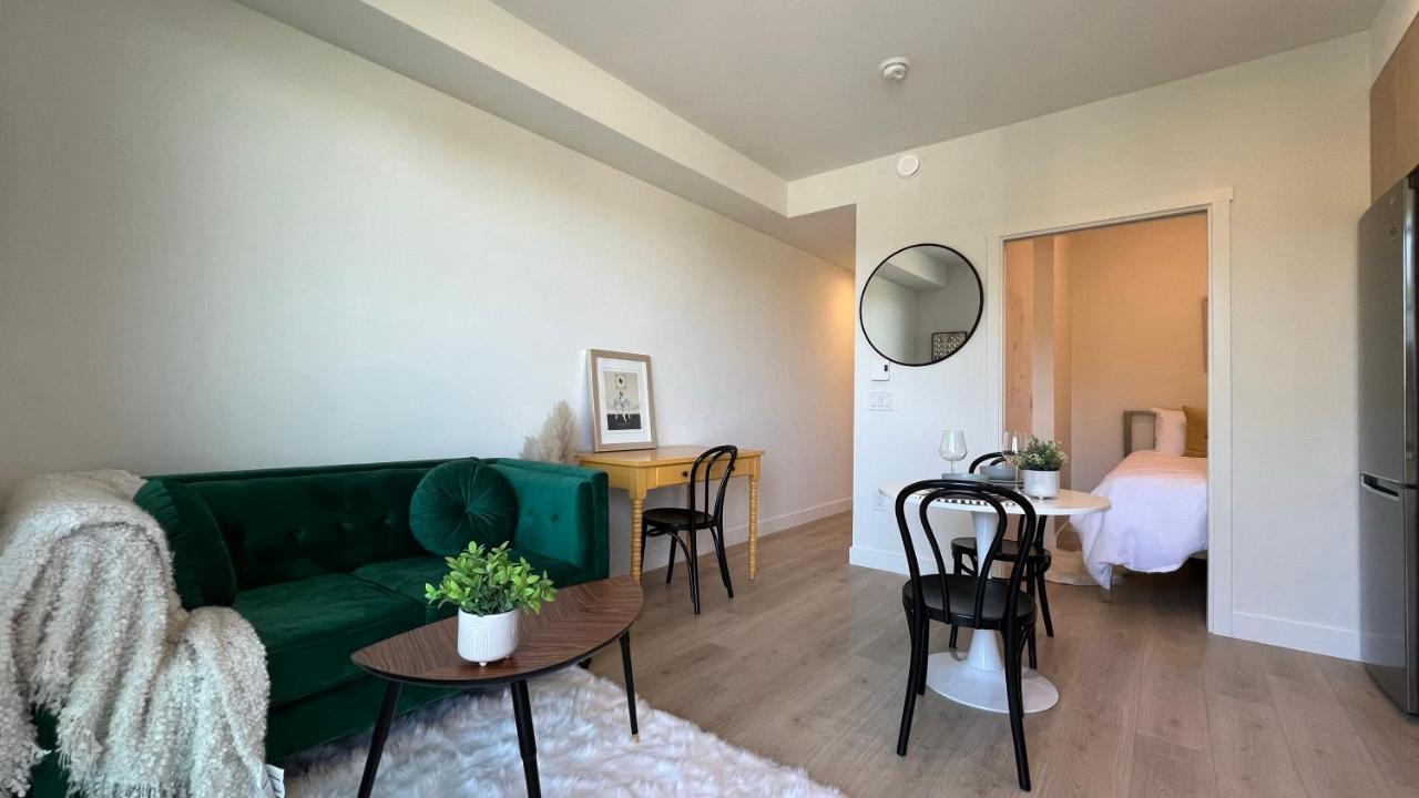 Hillside Oasis By Iris Properties! Victoria Eksteriør bilde