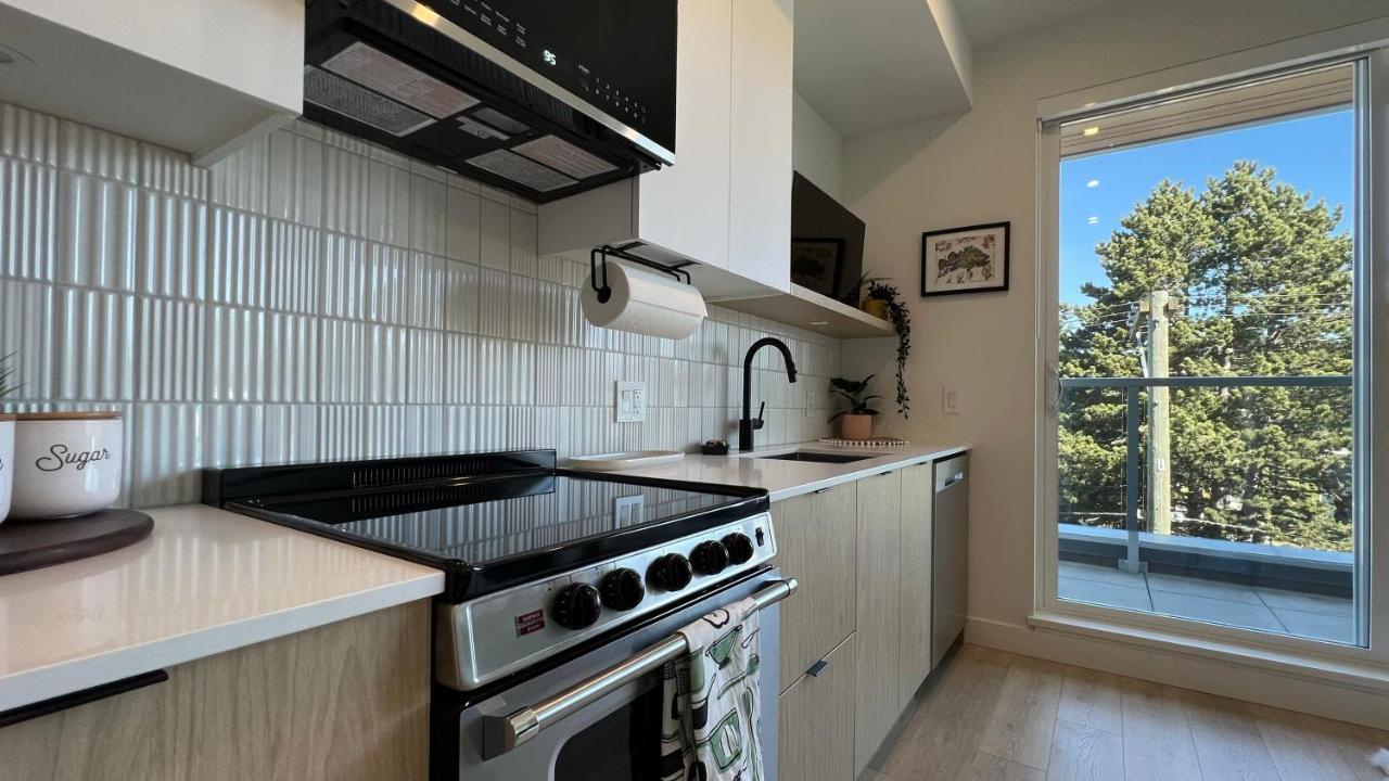 Hillside Oasis By Iris Properties! Victoria Eksteriør bilde