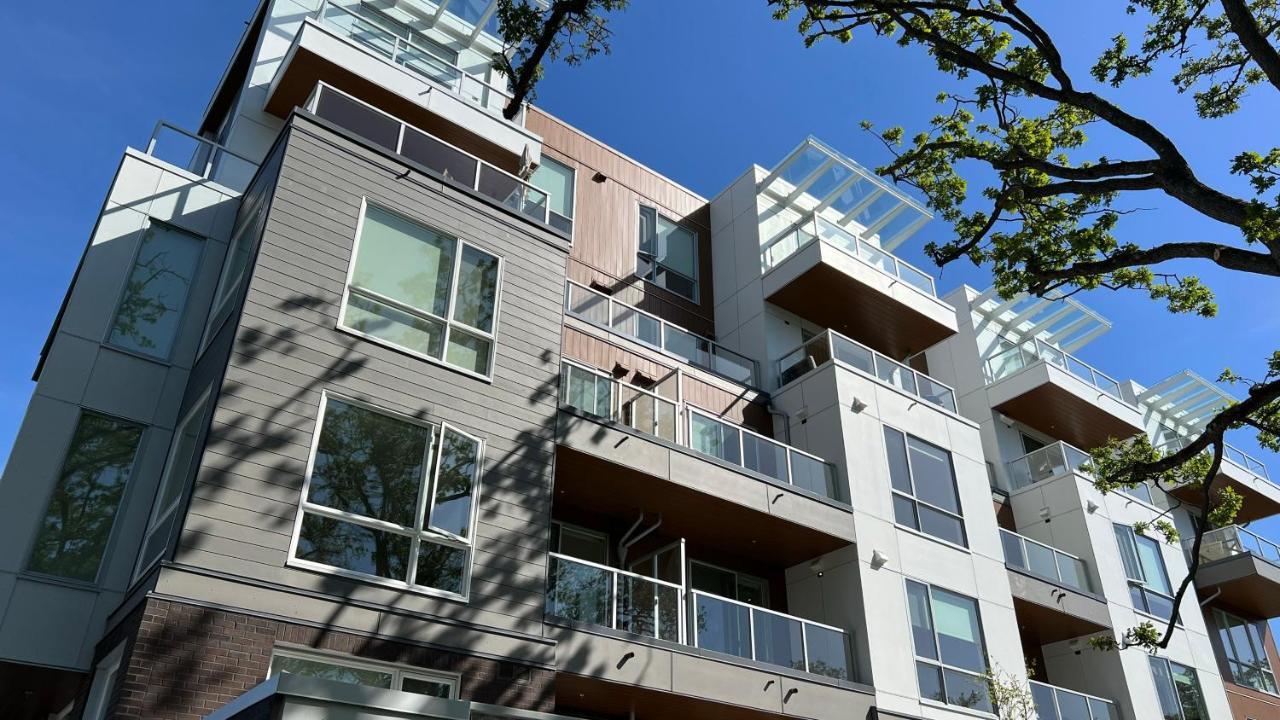 Hillside Oasis By Iris Properties! Victoria Eksteriør bilde